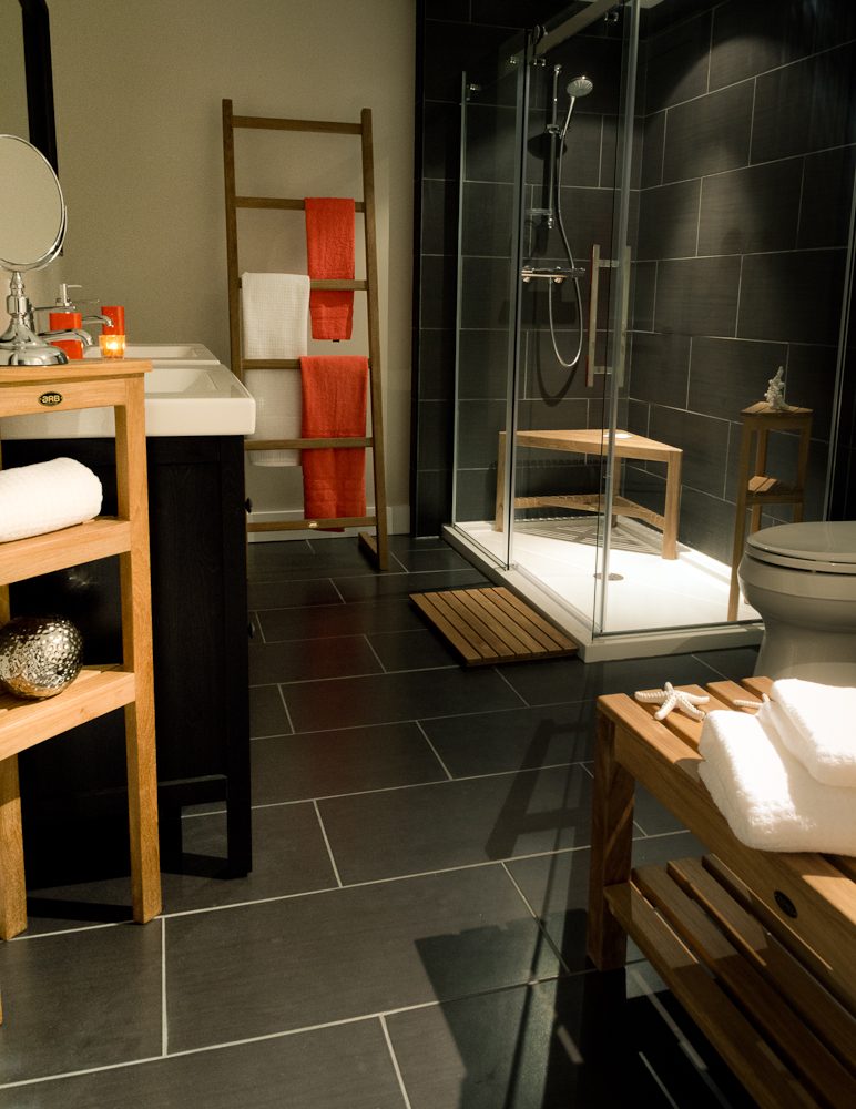 Feildfare — Dark Bathroom