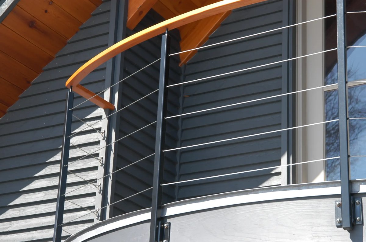 Pointe-Claire — Railing Detail