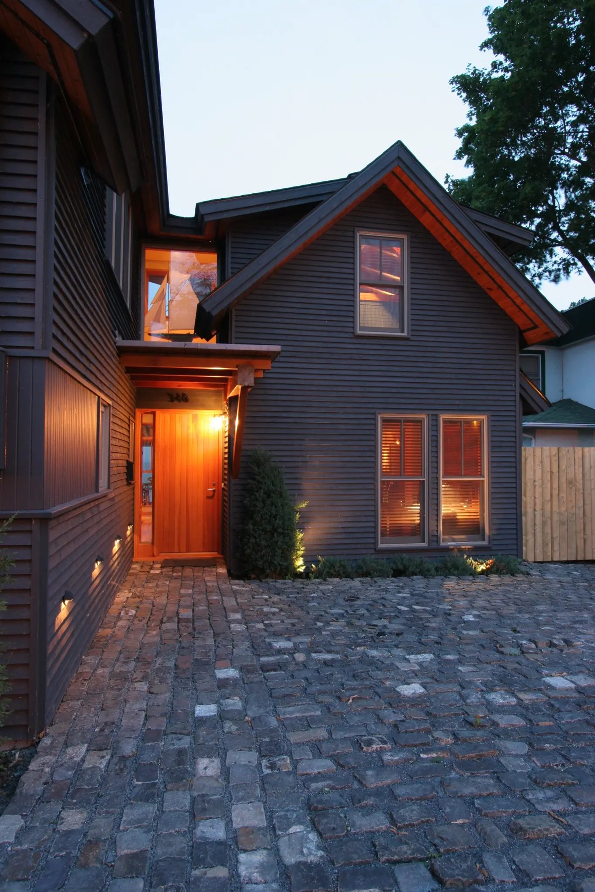 Pointe-Claire — Exterior